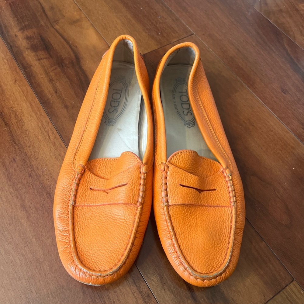 Tod's Gommino  Penny Loafers Orange Pebble Leather Size 39 Flat Driving Shoes 8